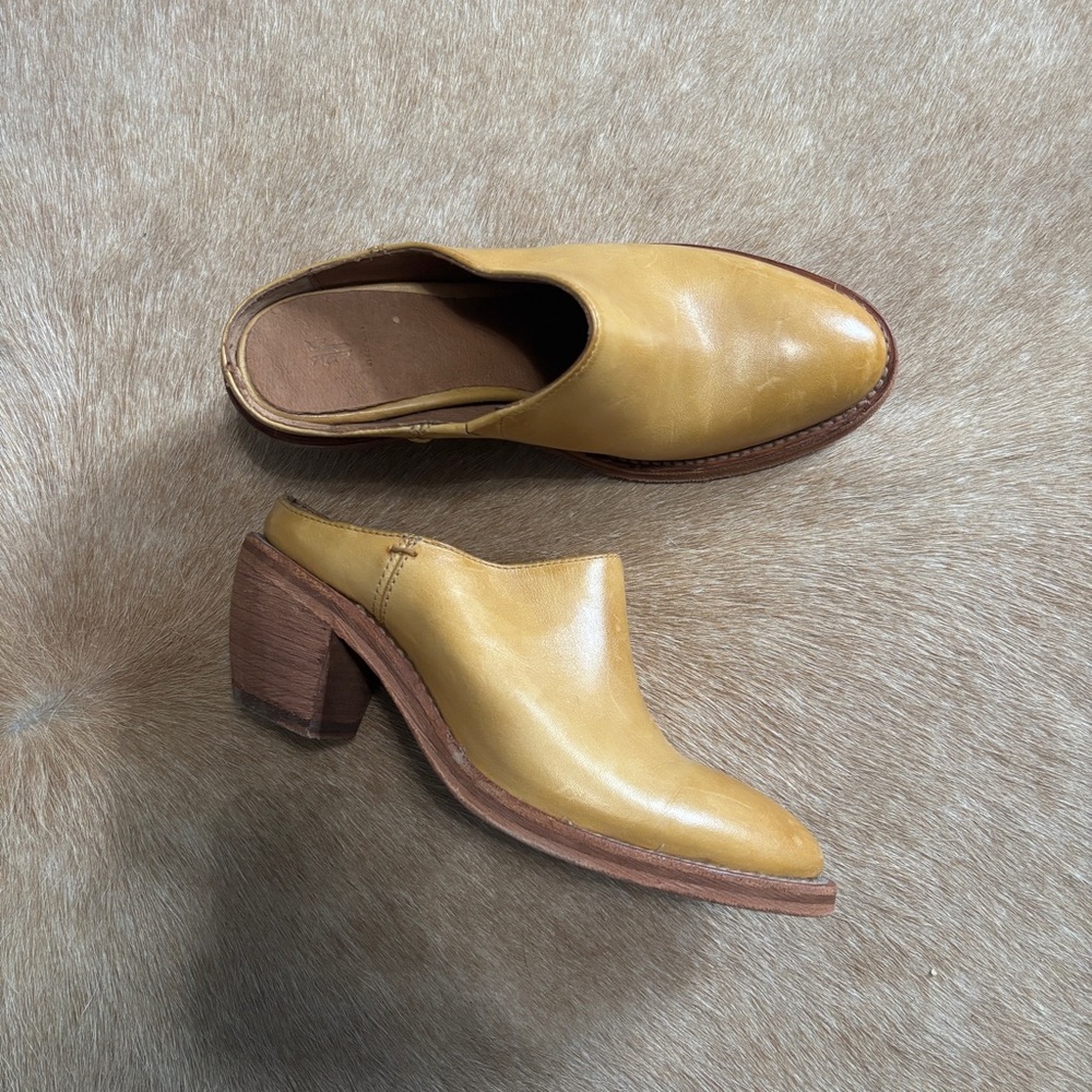 Frye Rosalia mules clogs in saddle